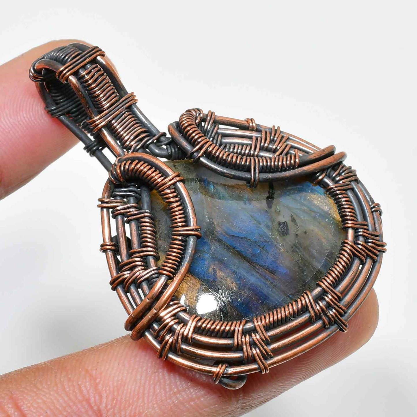 Aurora’s Embrace – Labradorite Copper Pendant