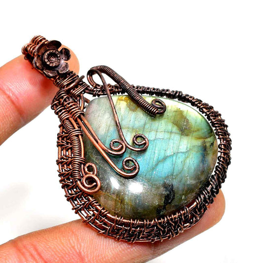 Aurora’s Embrace – Labradorite Copper Pendant
