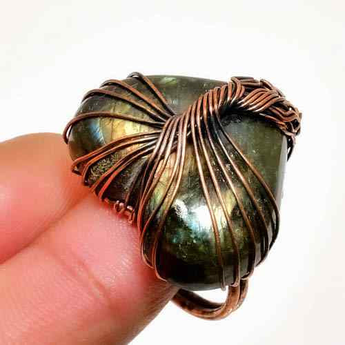 Aurora’s Glow – Labradorite Copper Ring