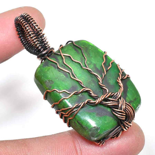 Nature’s Embrace – Green Jade Copper Pendant