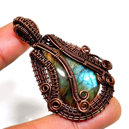 Aurora’s Shimmer – Labradorite Copper Pendant
