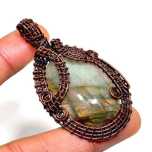 Aurora’s Embrace – Labradorite & Copper Pendant