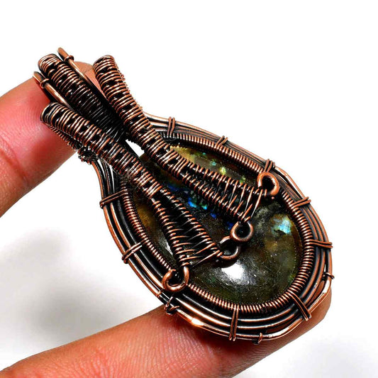 Aurora’s Glow – Labradorite Copper Pendant