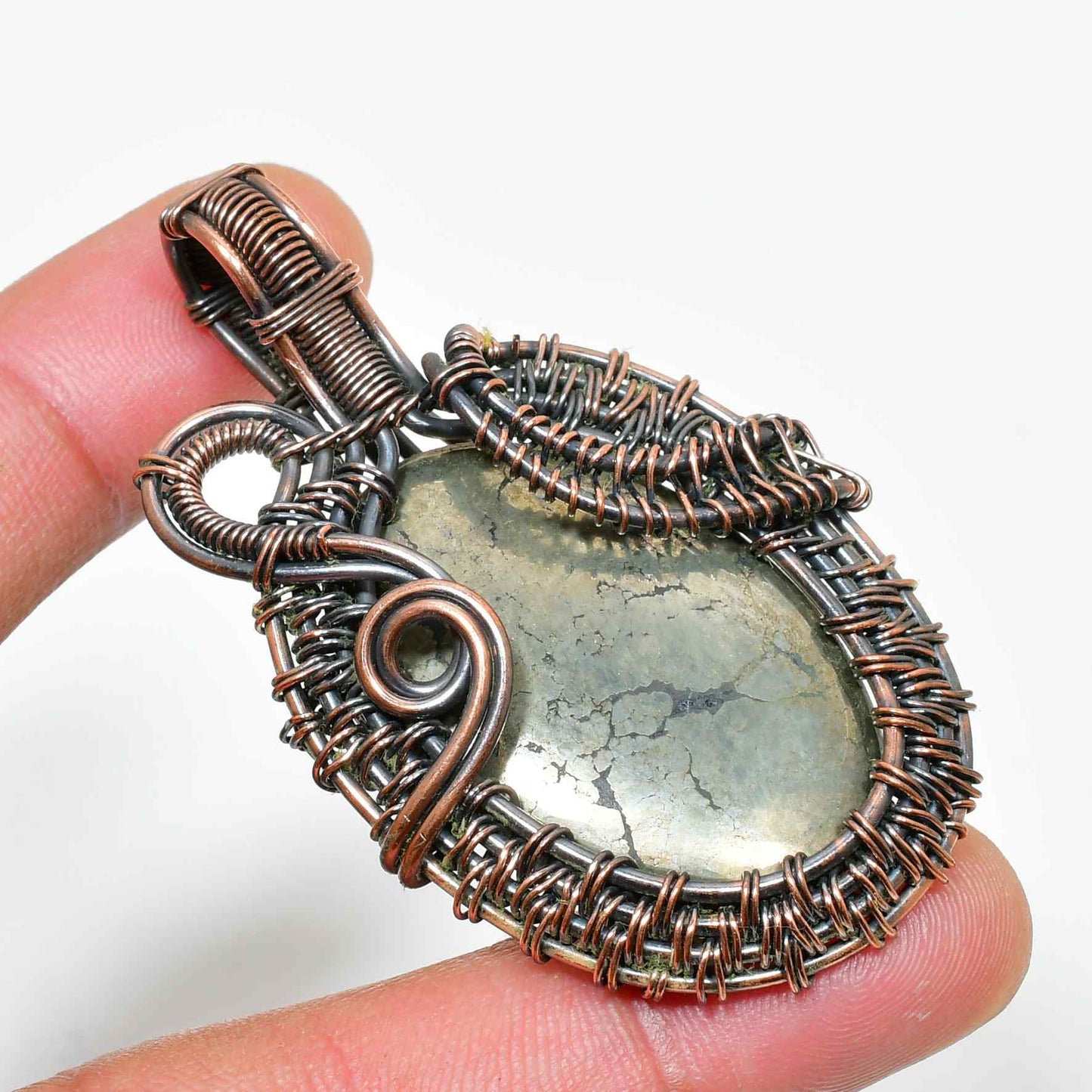 Radiant Guardian – Labradorite Copper Wire Pendant