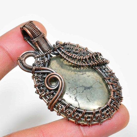 Radiant Guardian – Labradorite Copper Wire Pendant