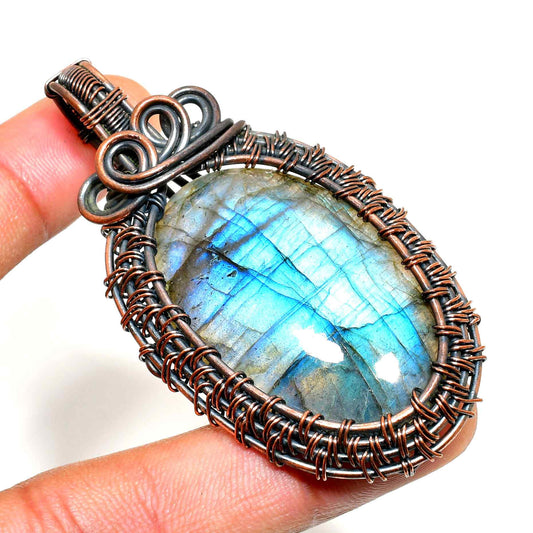 Aurora’s Embrace – Labradorite Copper Pendant