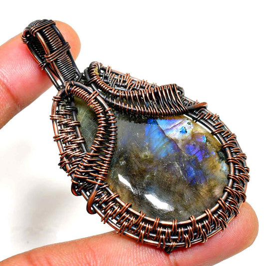 Soul’s Shield – Labradorite Copper Pendant