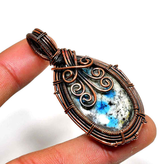 Celeste’s Glow – Labradorite Copper Pendant