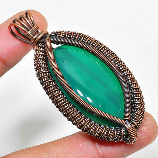 Serenity’s Embrace – Green Agate Copper Pendant