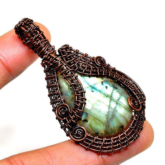 Celestial Veil – Labradorite Copper Pendant