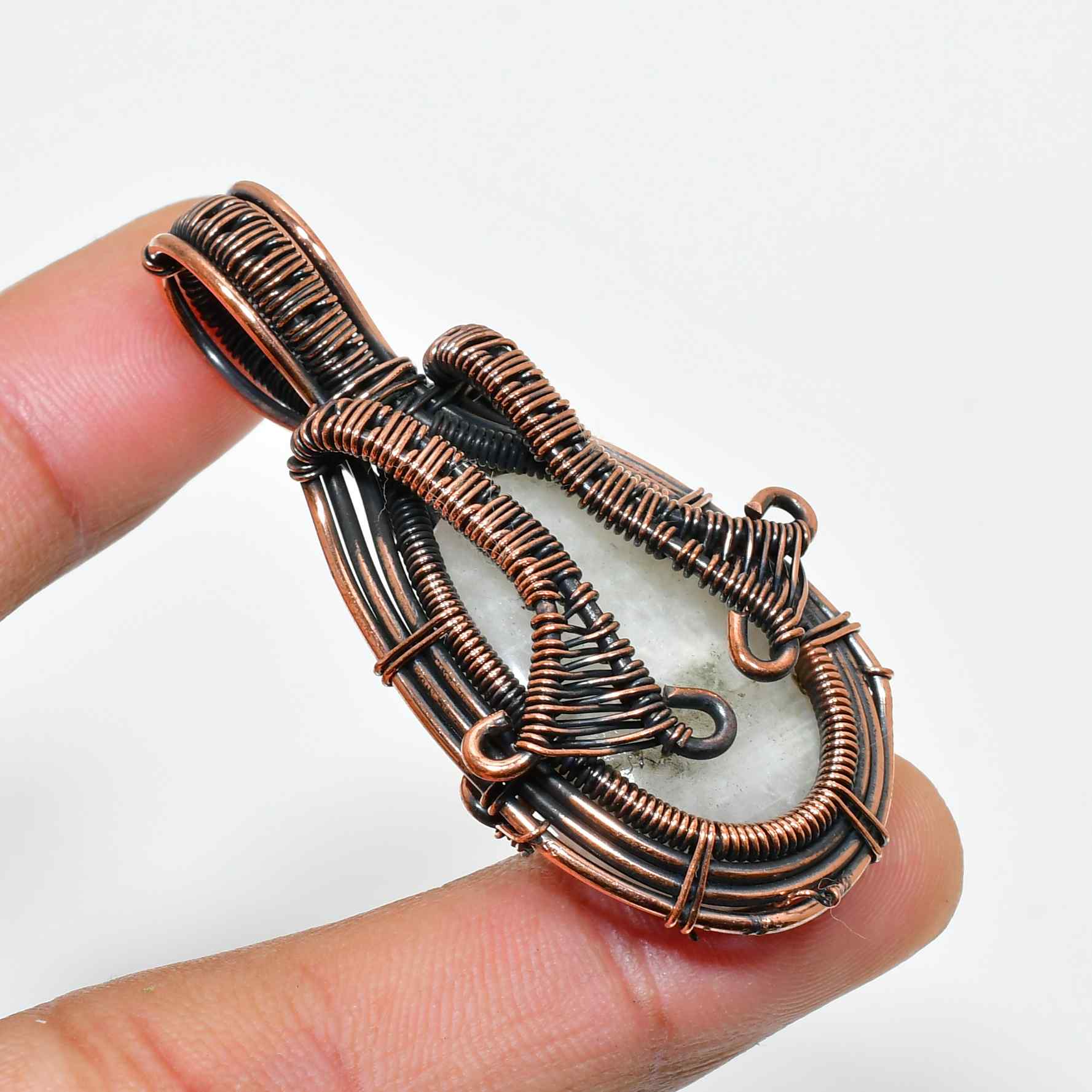 Serenity’s Embrace – Amethyst Copper Pendant