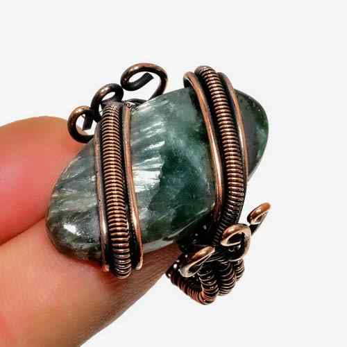 Verdant Clarity – Green Fluorite Copper Pendant
