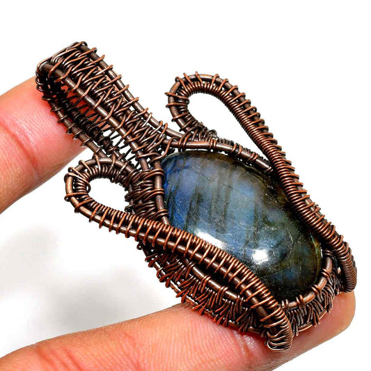 Aurora’s Embrace – Labradorite Copper Pendant