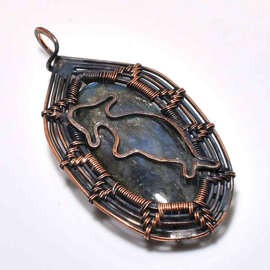 Luna’s Veil – Labradorite Copper Pendant