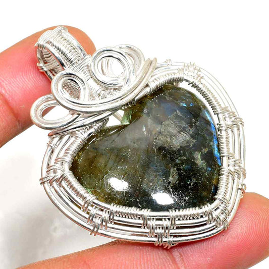 Heart of the Labyrinth – Labradorite Silver Wire Pendant