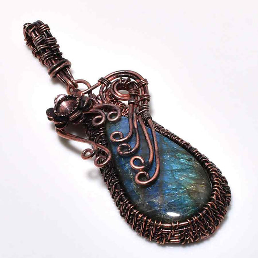 Aurora’s Shimmer – Labradorite Copper Pendant