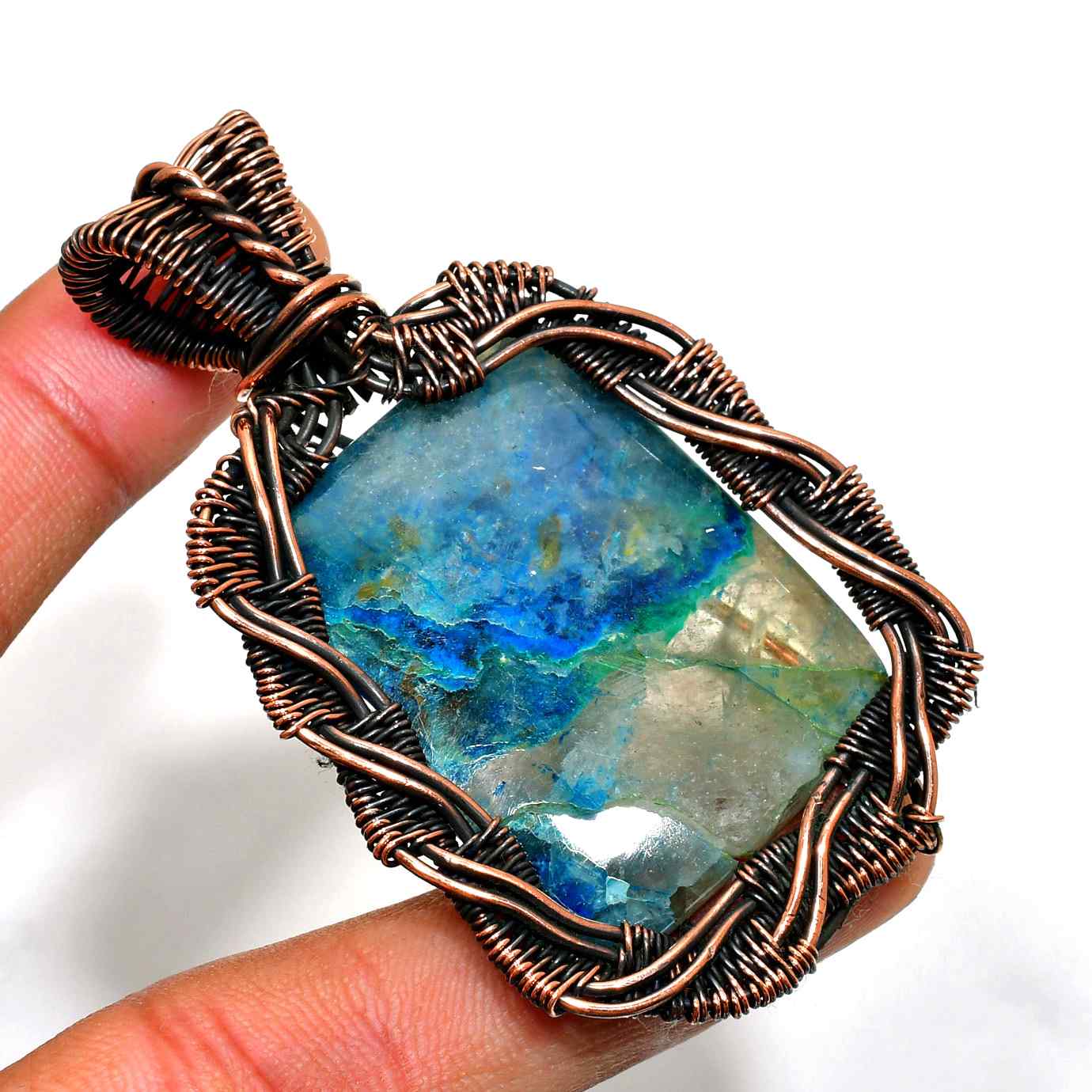 Aurora’s Embrace – Labradorite & Oxidized Copper Pendant