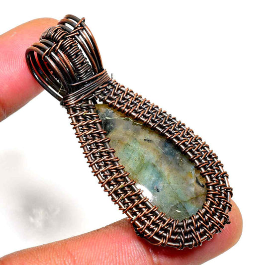 Labradorite Tide – Mystical Copper-Wrapped Pendant