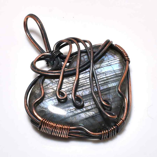 Luna’s Labyrinth – Labradorite Copper Pendant