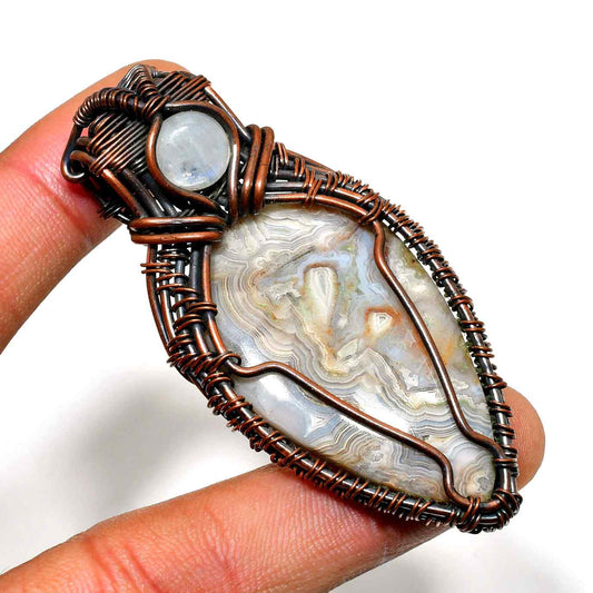 Terra’s Embrace – Copper-Wrapped Agate Pendant