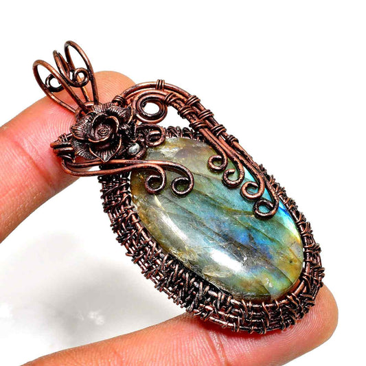 Selene’s Glow – Labradorite Copper Pendant