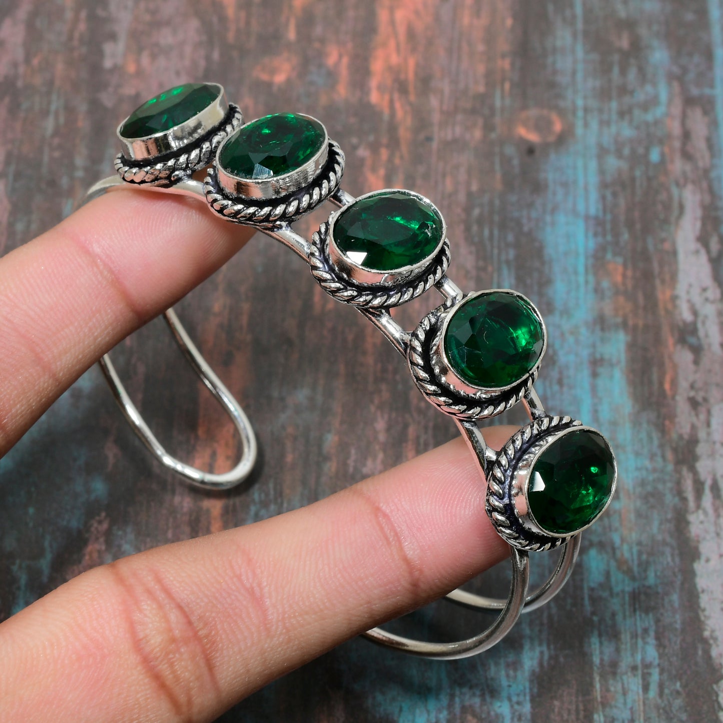 Emerald Elegance – Handcrafted Silver Cuff
