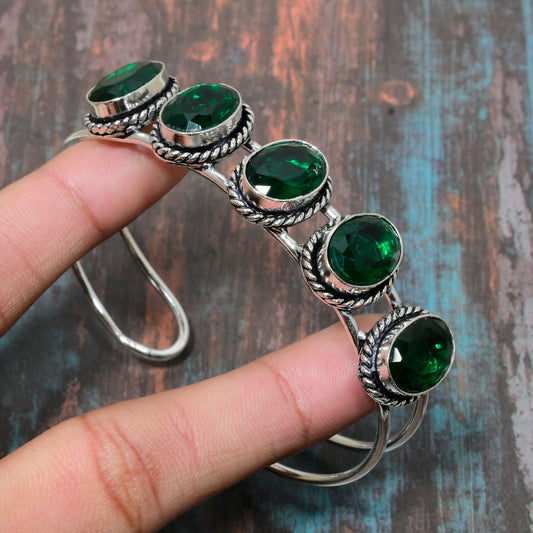 Emerald Elegance – Handcrafted Silver Cuff