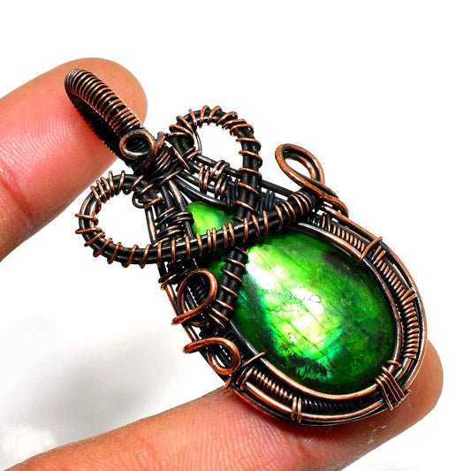 Selene’s Glow – Labradorite Copper Pendant