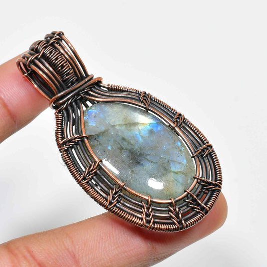Oracle’s Embrace – Labradorite Copper Pendant