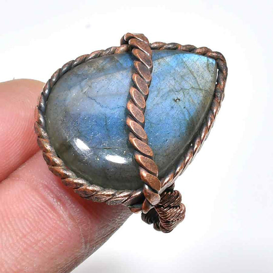 Celestial Slumber – Copper-Wrapped Labradorite Pendant