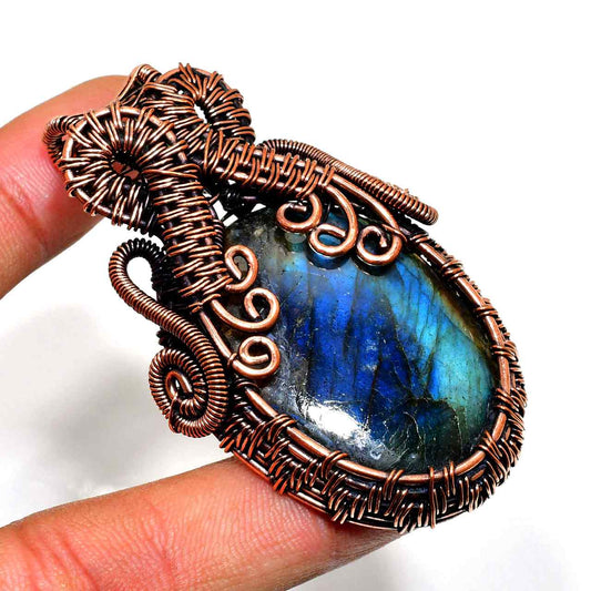 Celestial Embrace – Copper Labradorite Pendant