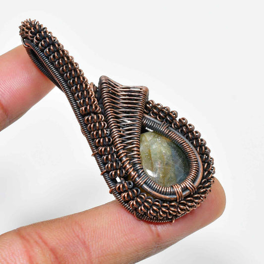 Aurora’s Glow – Labradorite Copper Pendant