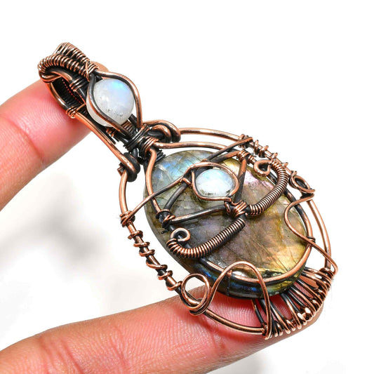 Lunar Veil – Labradorite Copper Pendant