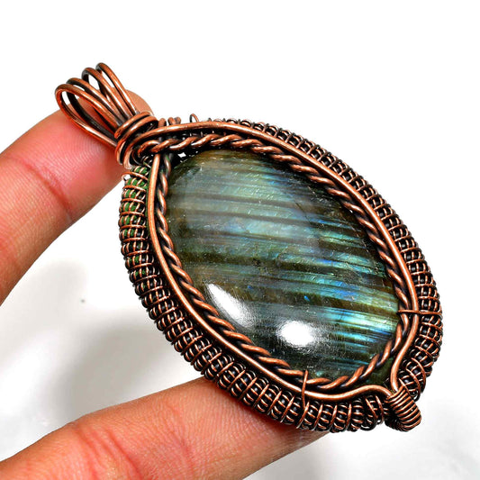 Aurora’s Embrace – Labradorite Copper Pendant