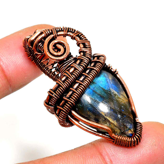 Celestial Embrace – Labradorite & Copper Pendant