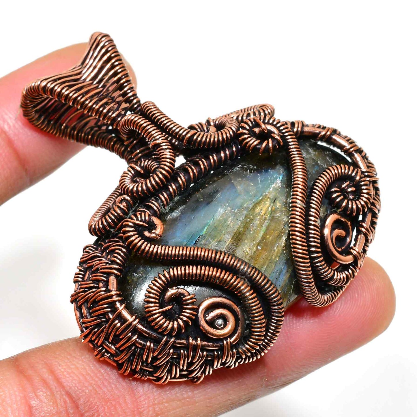 Luna’s Veil – Labradorite Copper Pendant