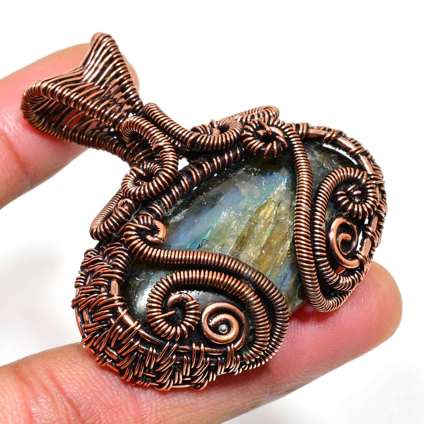 Luna’s Veil – Labradorite Copper Pendant