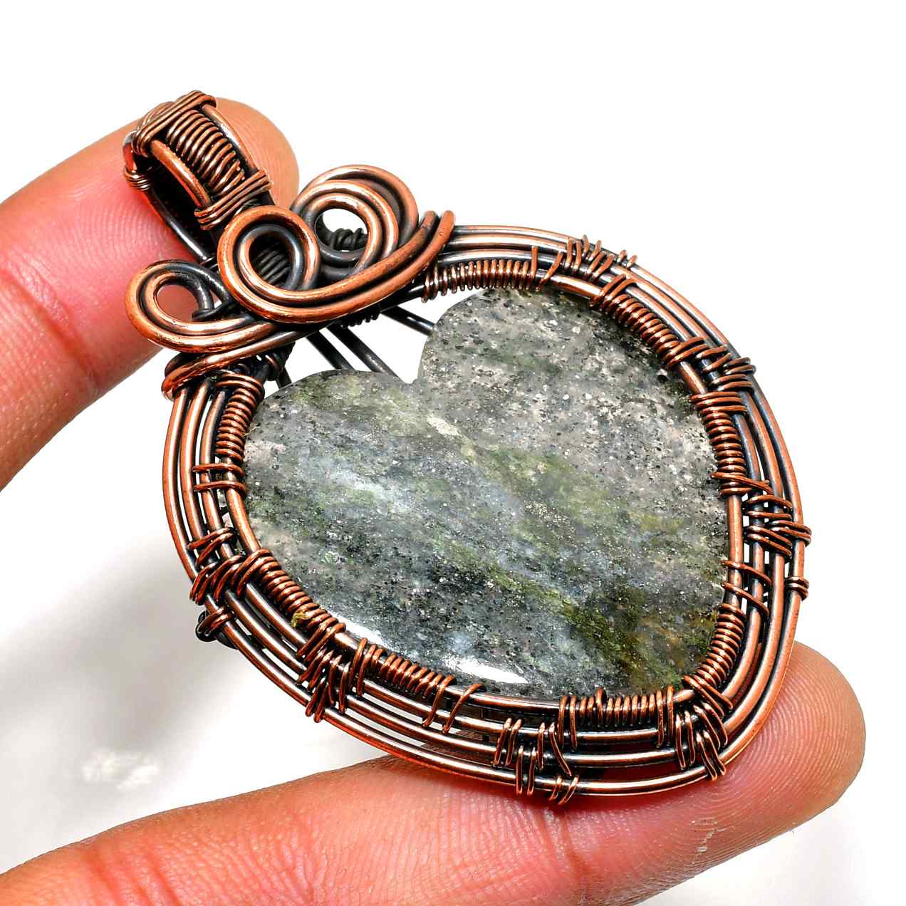 Mystic Heart – Labradorite & Copper Pendant