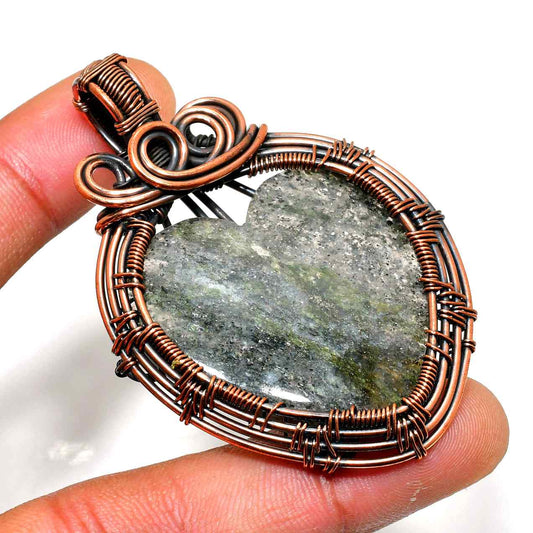 Mystic Heart – Labradorite & Copper Pendant