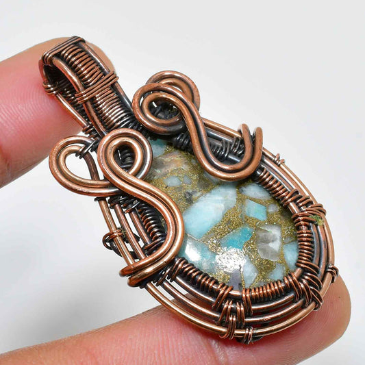Artisan’s Embrace – Labradorite Copper Pendant
