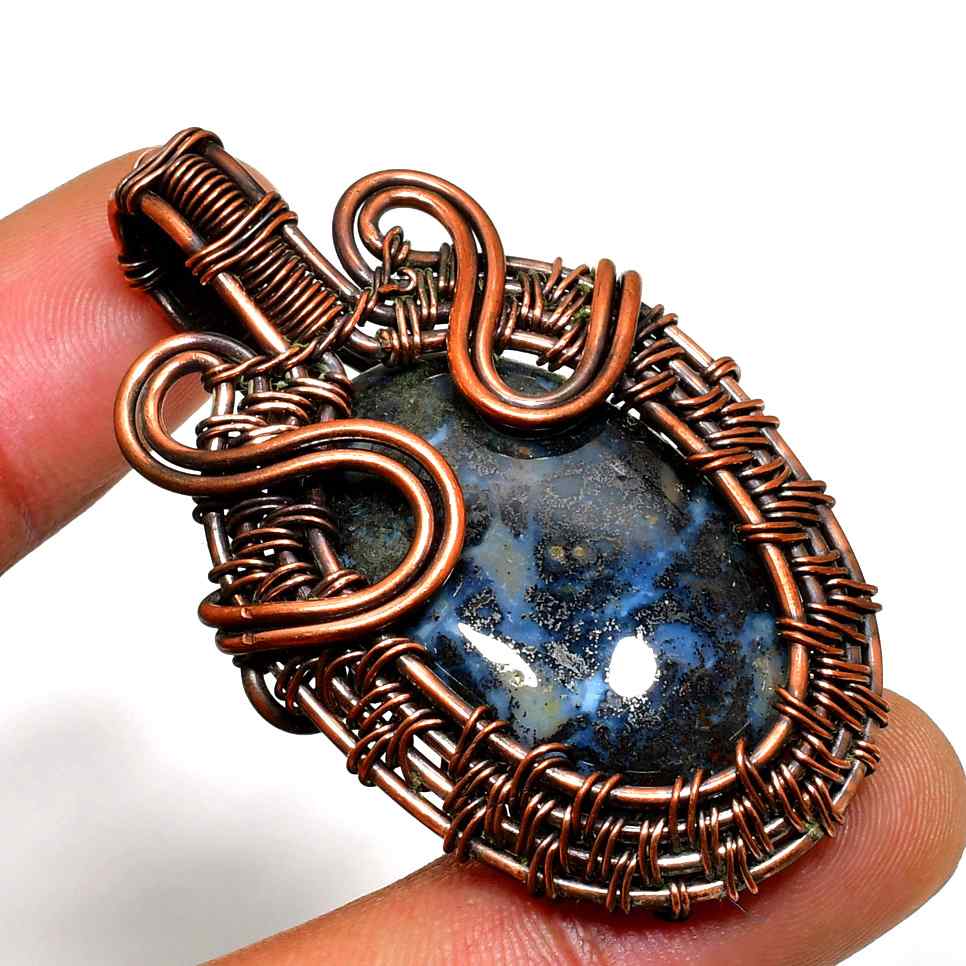 Indigo’s Embrace – Lapis Lazuli Copper Pendant
