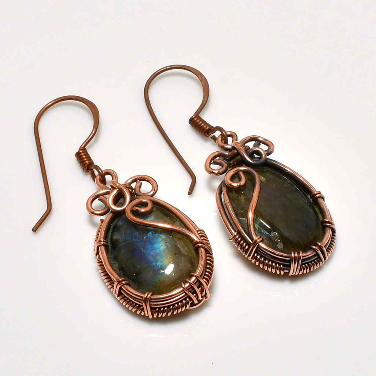 Luna’s Flash – Copper-Wrapped Labradorite Earrings