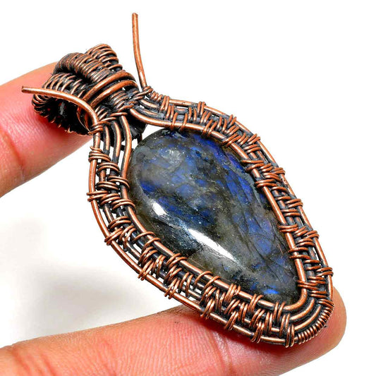 Aurora’s Veil – Labradorite & Copper Wire Pendant