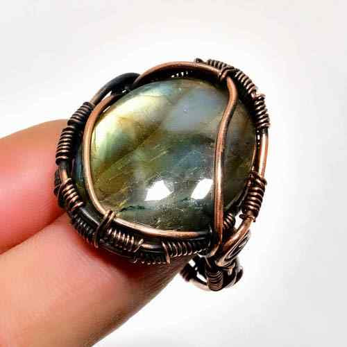 Celestial Aura – Labradorite Copper Ring
