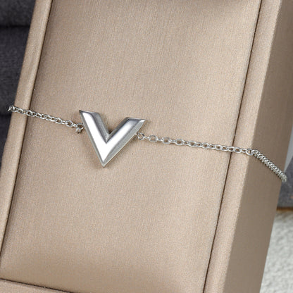 Vera Gold V-Necklace