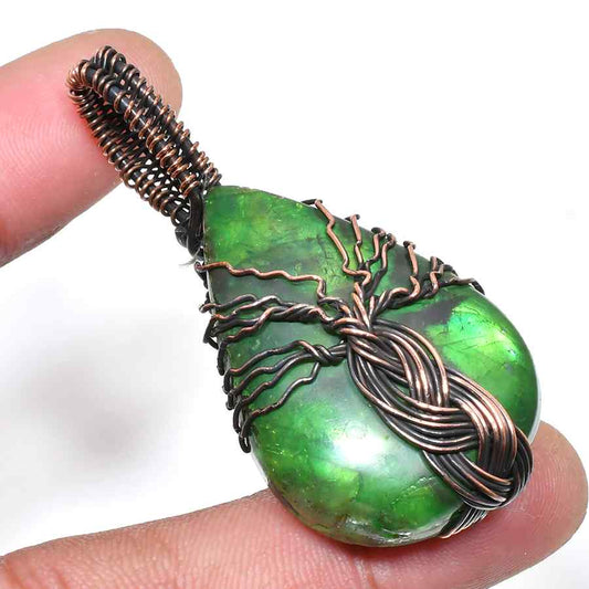 Verdant Echo – Copper-Wrapped Green Gem Pendant
