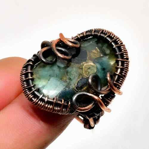 Verdant Harmony – Copper-Wrapped Green Stone Ring