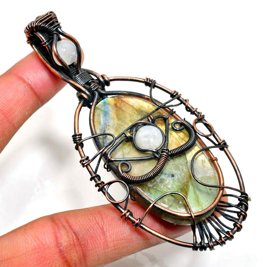 Aurora’s Shield – Labradorite & Copper Pendant