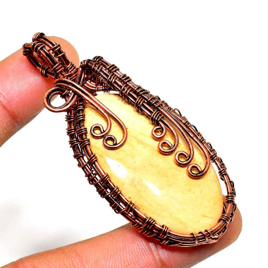 Elara’s Clarity – Quartz Copper Pendant