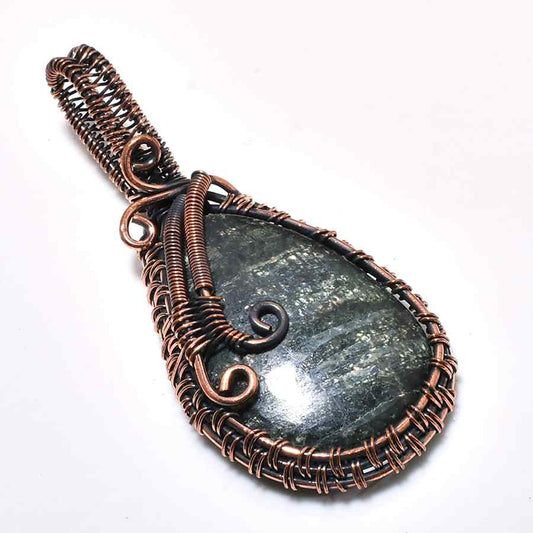 Seraph’s Touch – Labradorite Copper Pendant